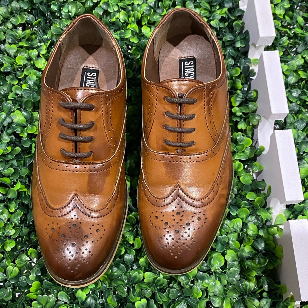 **Stacy Adams wingtips for the little man**